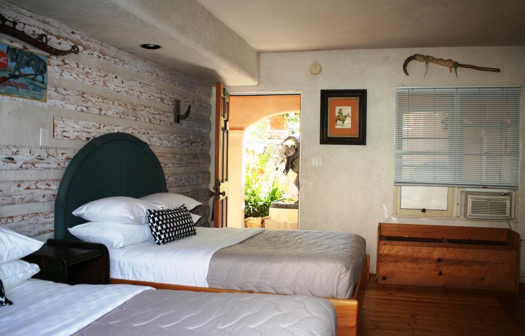 Les Artistes Inn Del Mar Room photo