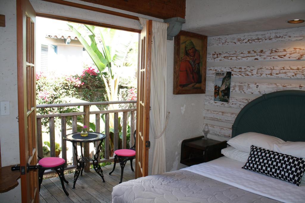 Les Artistes Inn Del Mar Room photo