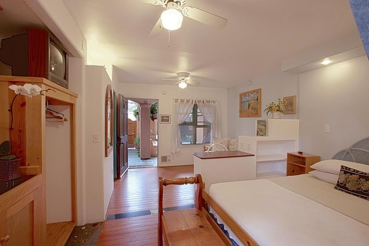 Les Artistes Inn Del Mar Room photo