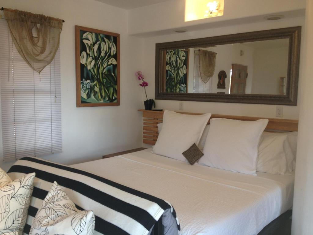 Les Artistes Inn Del Mar Room photo
