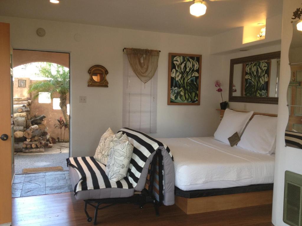 Les Artistes Inn Del Mar Room photo